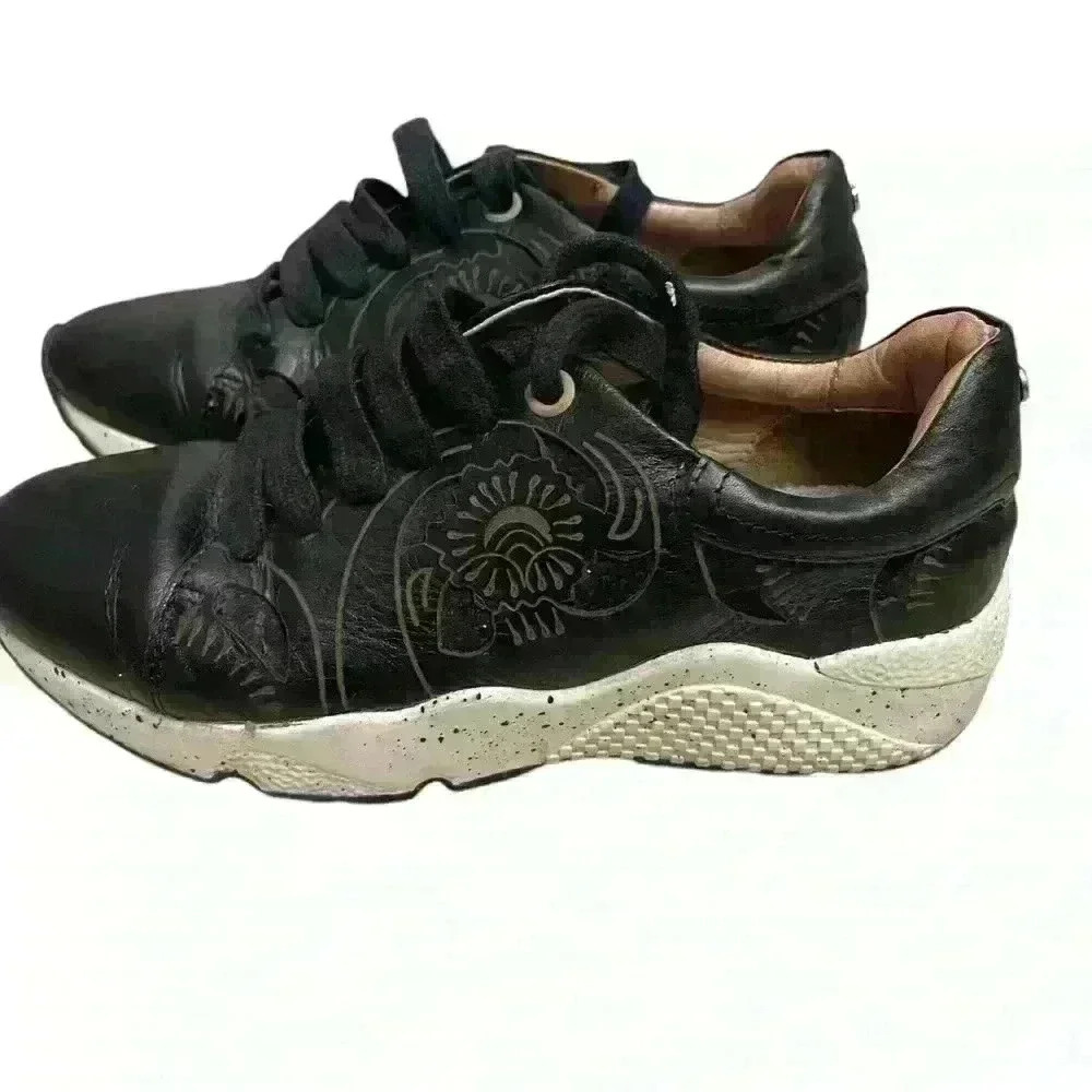 Reebok Velez Quality RARE Sz 36 or 5.5 Black with Tan accents - Picture 2 of 8